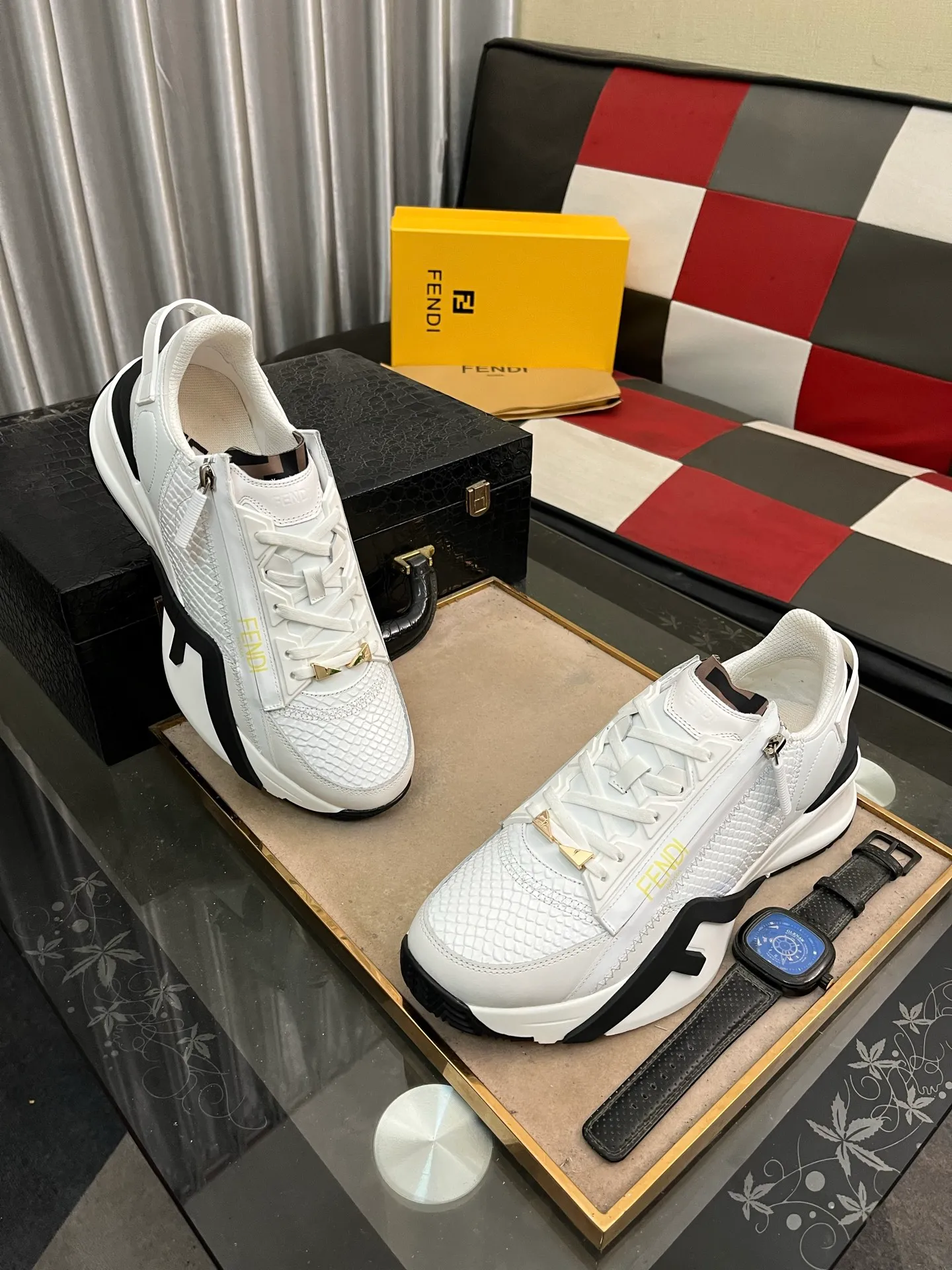 Men's Men's Shoes💰540⌚️⌚️【FENDI】FENDI high-tops are classic and comfortable for men. This complex sneaker is made of soft calfskin➕genuine leather lining➕original ultra-light rubber material with rough outsole. This unique and thin style is suitable for the casual and refined sensibility of this season. It is comfortable and natural on the feet. It is an everyday style for casual travel in autumn and winter! 38−444️⃣colors available